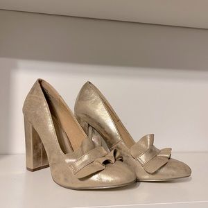 Gold Chunky Heel Round toe Pump